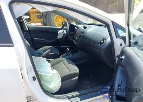 2015 Kia Forte Lx z USA, uszkodzony, nr VIN KNAFX4A66F5355828